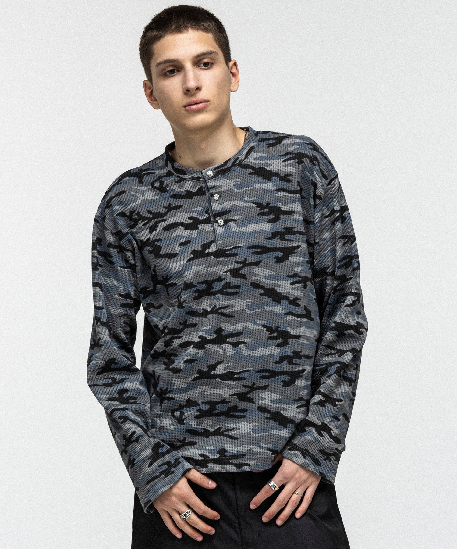 HENLEY CAMO WAFFLE LONG-SLEEVE TEE / カモ総柄ヘンリーネックサーマルロンT