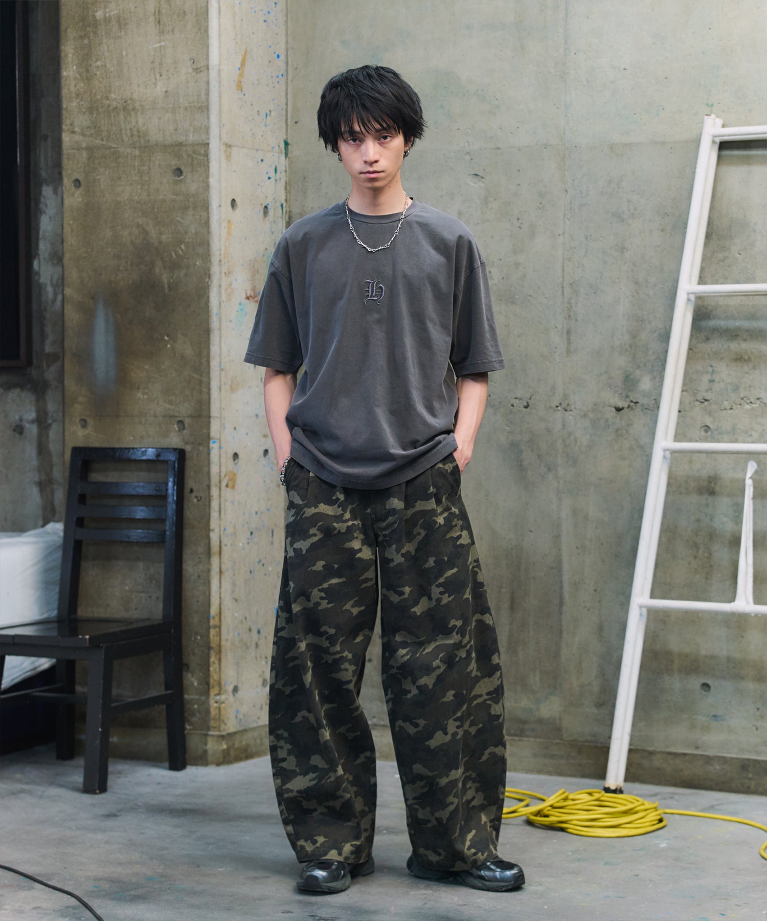 ハードウォッシュ加工 ワンポイント刺繍  ボックスシルエット 半袖Tシャツ