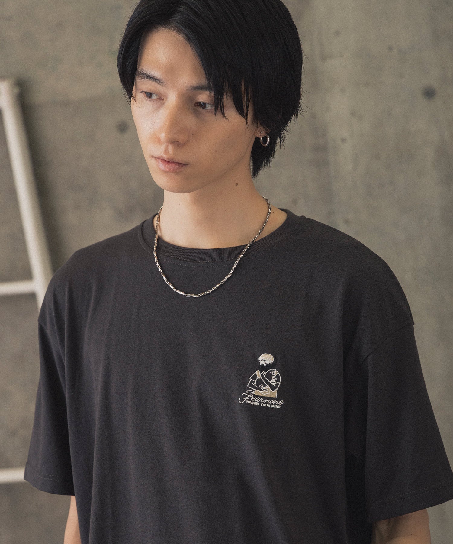 ヒゲオジサンB ワンポイント刺繍ロゴ ビッグシルエット半袖Tシャツ