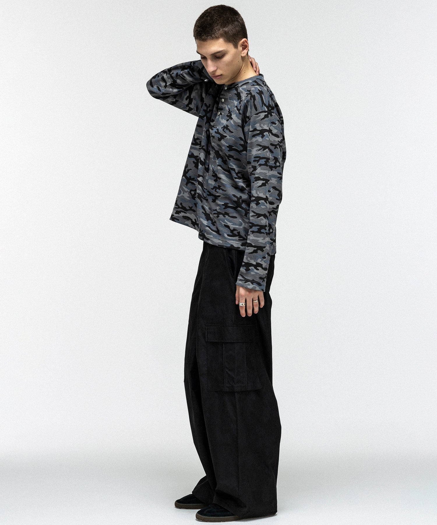 HENLEY CAMO WAFFLE LONG-SLEEVE TEE / カモ総柄ヘンリーネックサーマルロンT