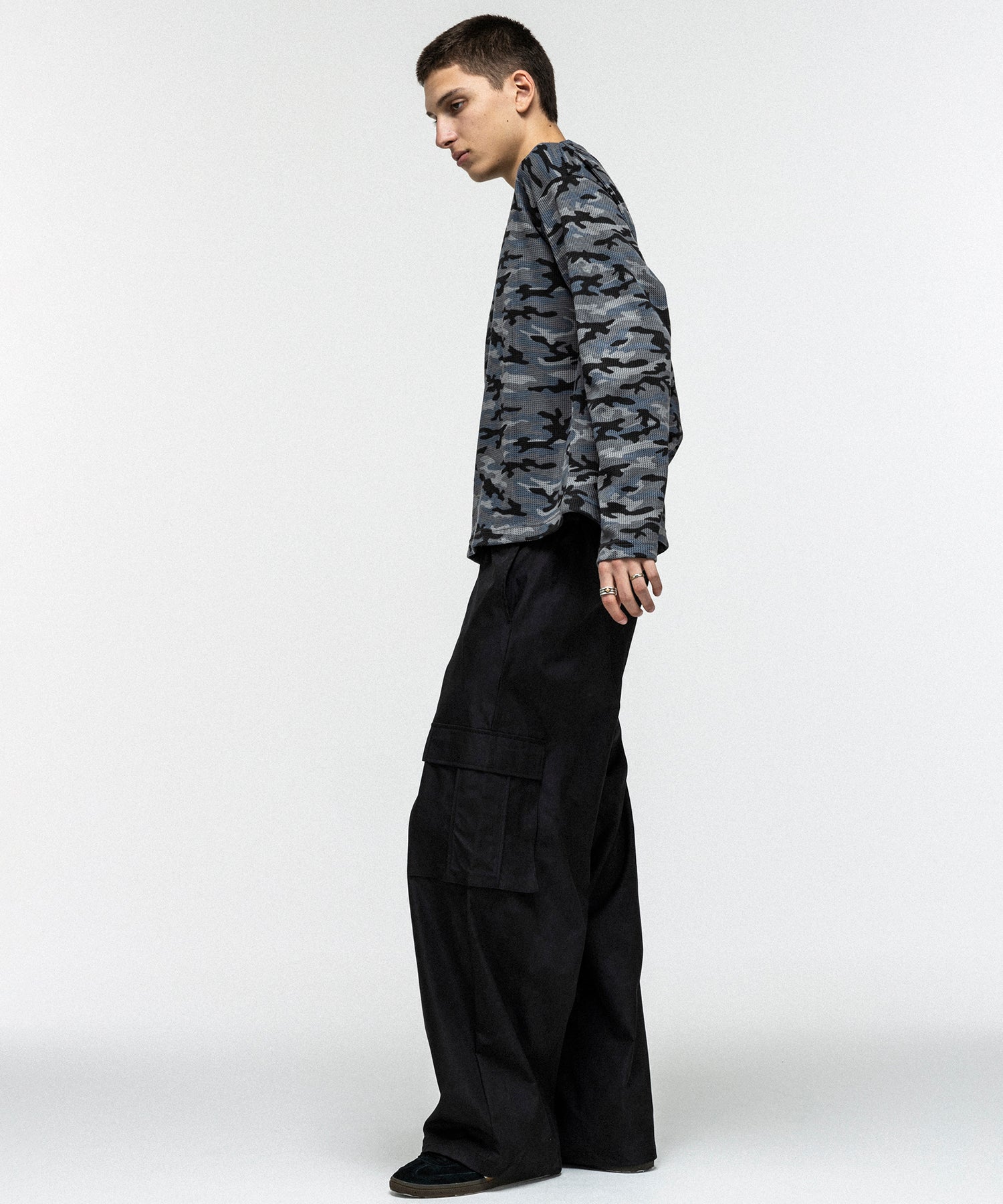 HENLEY CAMO WAFFLE LONG-SLEEVE TEE / カモ総柄ヘンリーネックサーマルロンT
