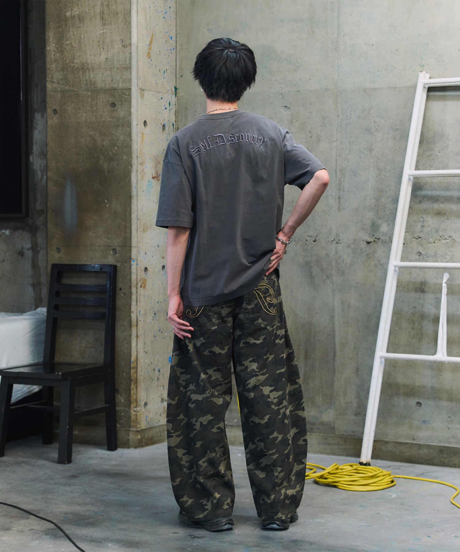 ハードウォッシュ加工 ワンポイント刺繍  ボックスシルエット 半袖Tシャツ