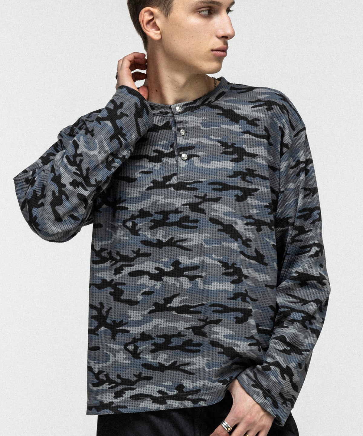 HENLEY CAMO WAFFLE LONG-SLEEVE TEE / カモ総柄ヘンリーネックサーマルロンT