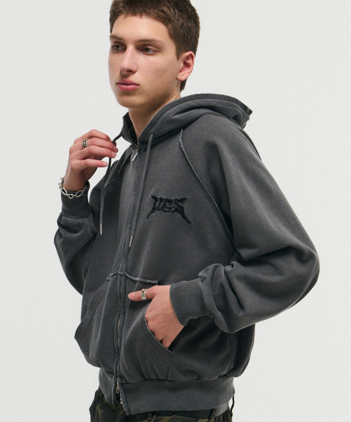 "ILL'S" LOGO Embroidery FULL ZIP HOODIE / "ILL'S" LOGO刺繍フルジップフーディー