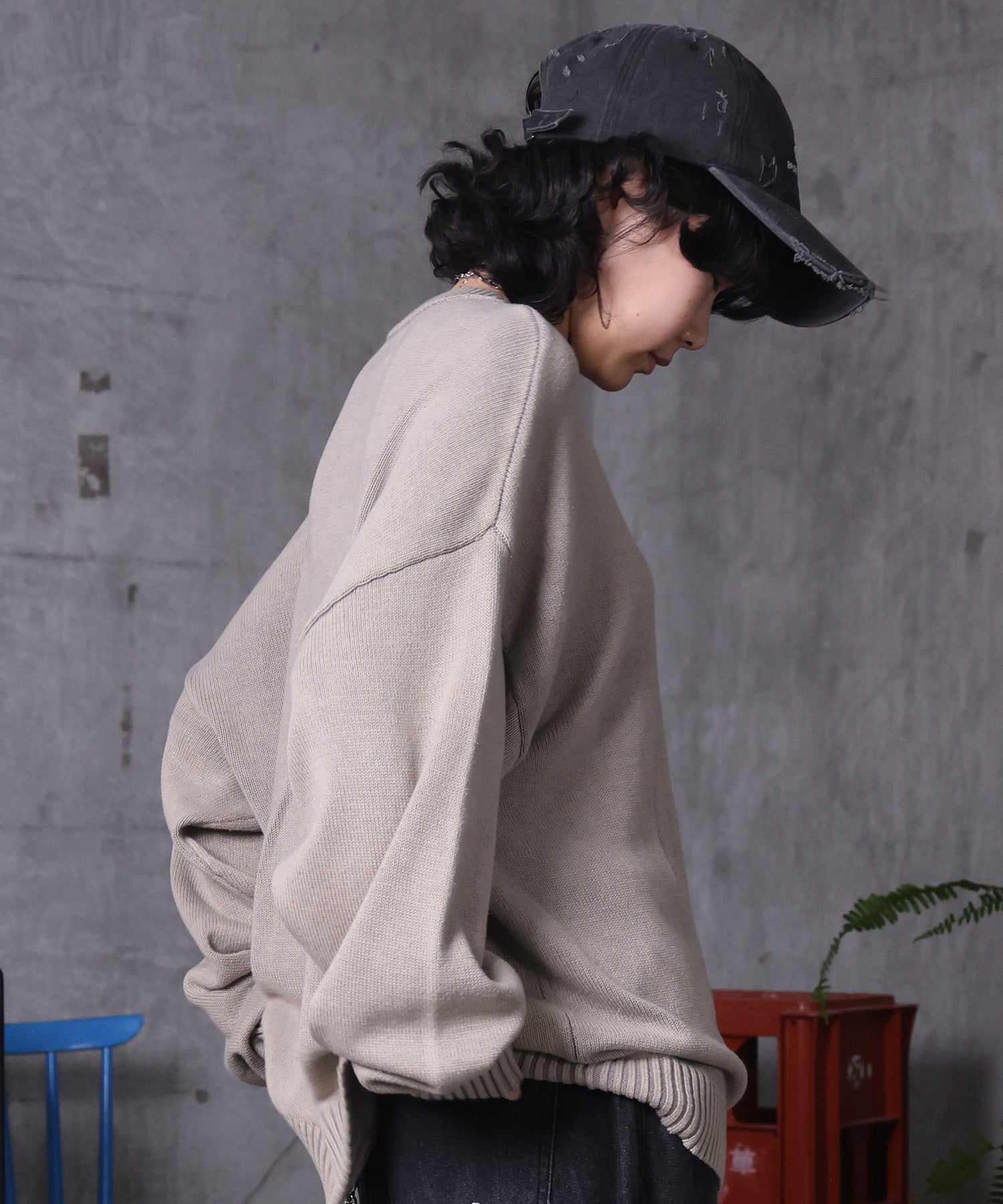 ヴィンテージライク ピグメント加工 ビッグシルエット ワンポイント刺繍 レトロプルオーバーニット