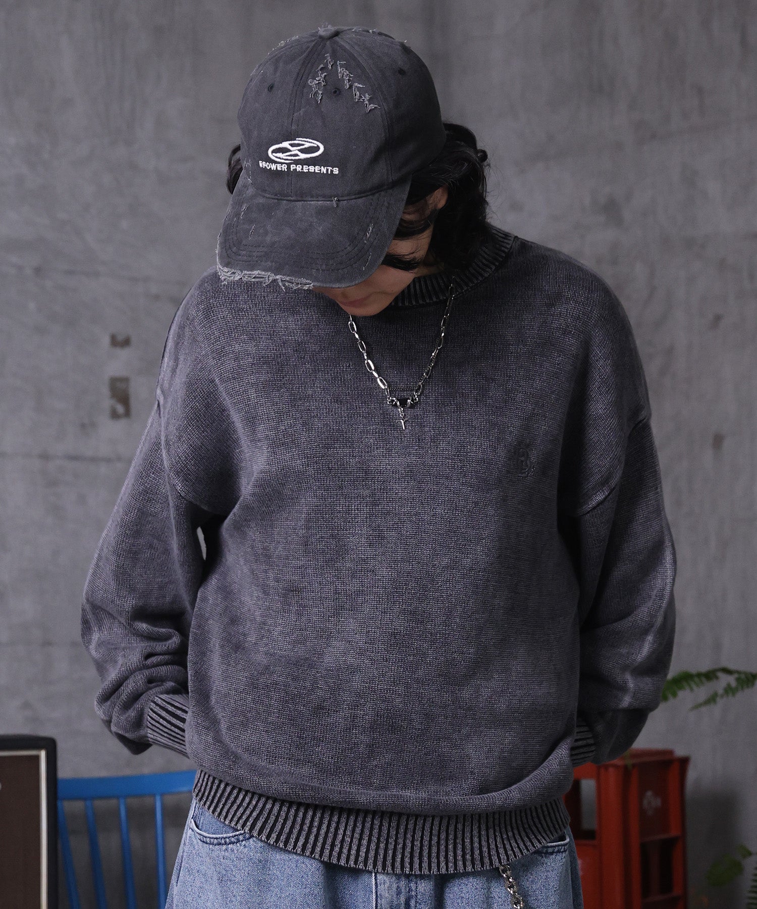 ヴィンテージライク ピグメント加工 ビッグシルエット ワンポイント刺繍 レトロプルオーバーニット