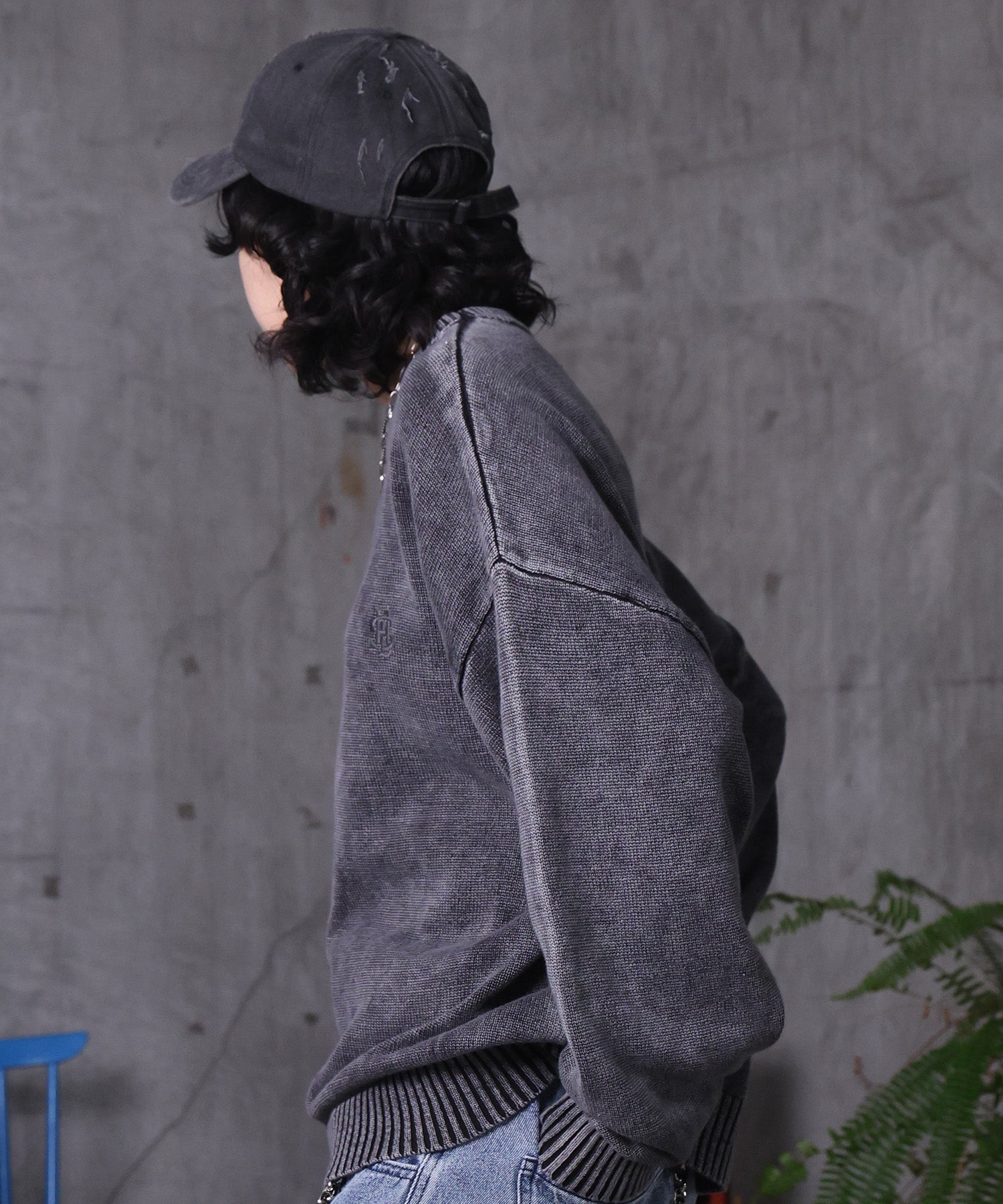 ヴィンテージライク ピグメント加工 ビッグシルエット ワンポイント刺繍 レトロプルオーバーニット