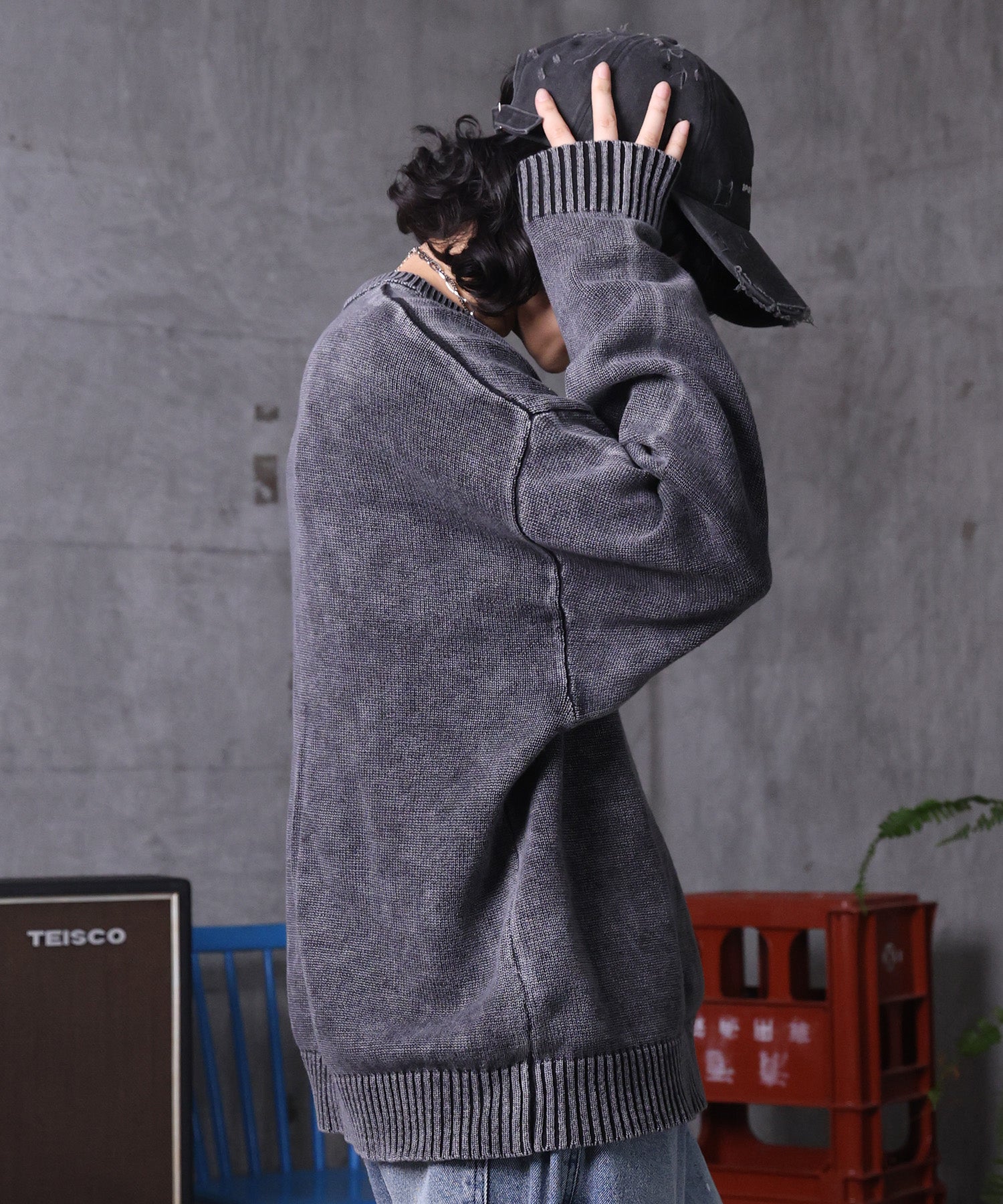 ヴィンテージライク ピグメント加工 ビッグシルエット ワンポイント刺繍 レトロプルオーバーニット