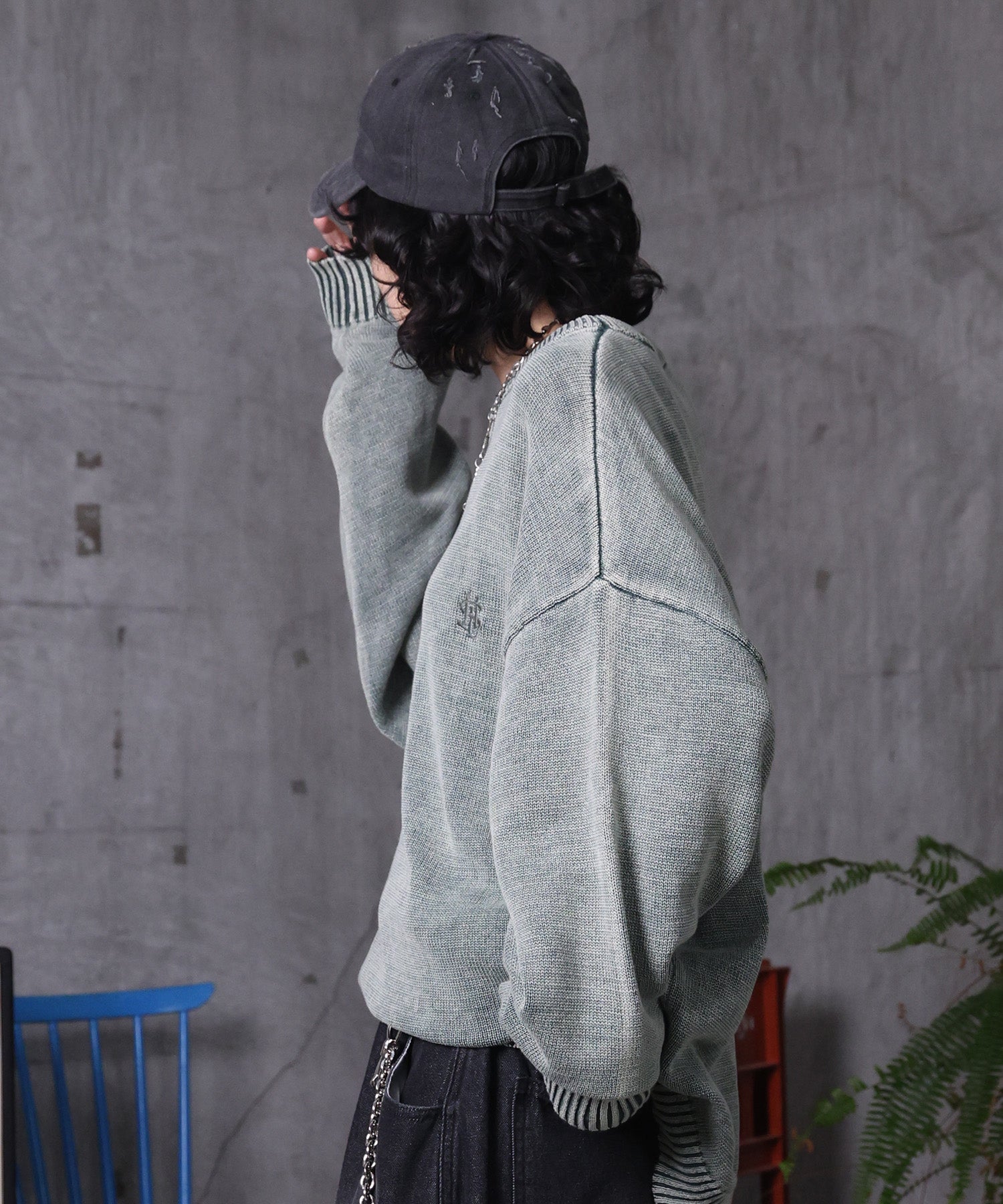 ヴィンテージライク ピグメント加工 ビッグシルエット ワンポイント刺繍 レトロプルオーバーニット