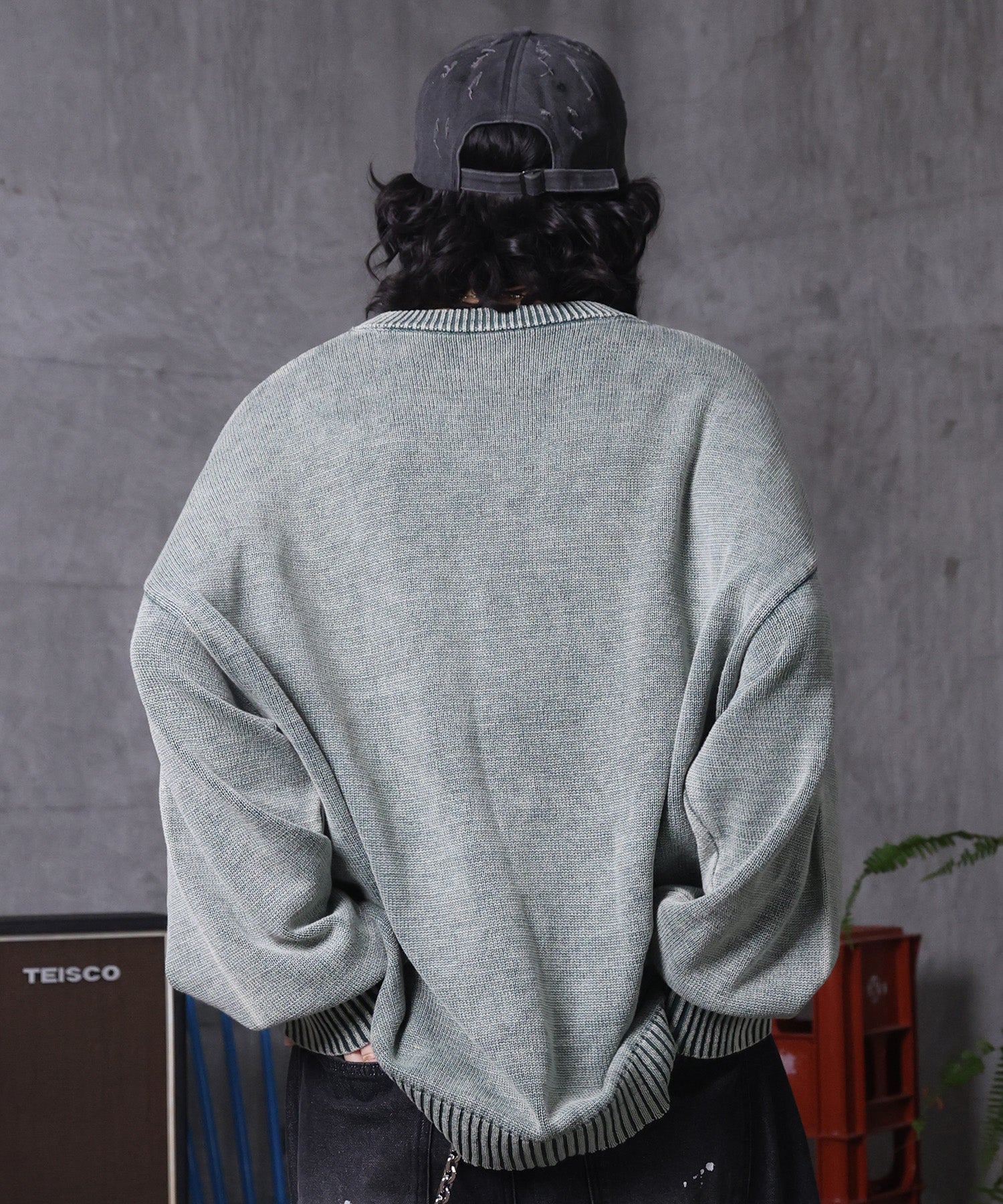 ヴィンテージライク ピグメント加工 ビッグシルエット ワンポイント刺繍 レトロプルオーバーニット