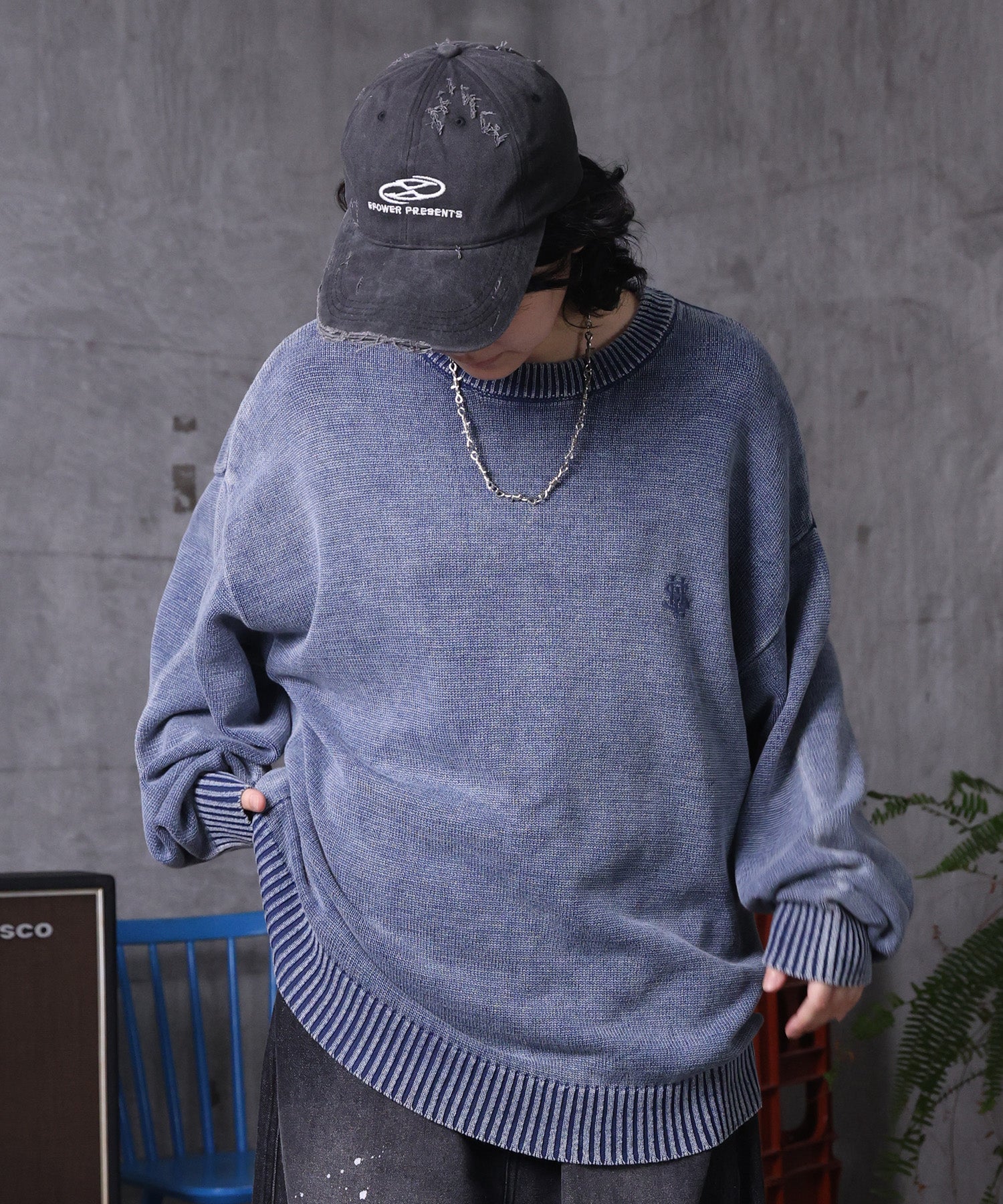 ヴィンテージライク ピグメント加工 ビッグシルエット ワンポイント刺繍 レトロプルオーバーニット