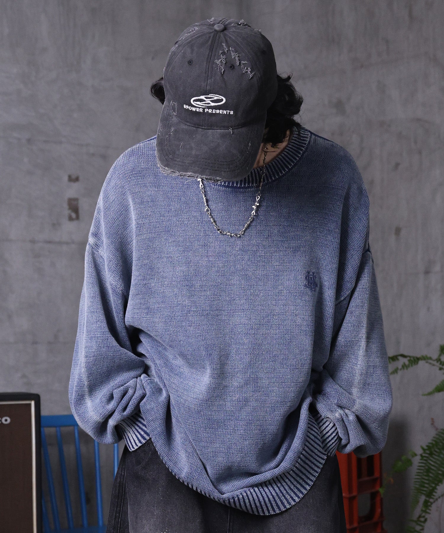 ヴィンテージライク ピグメント加工 ビッグシルエット ワンポイント刺繍 レトロプルオーバーニット