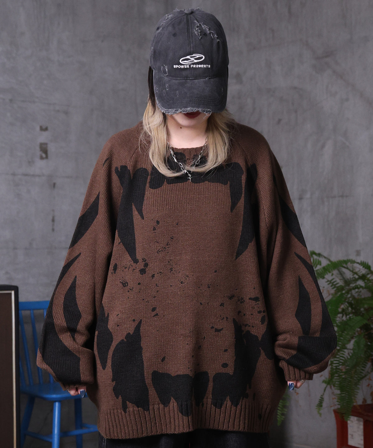 グランジ プリントクルーネックニット