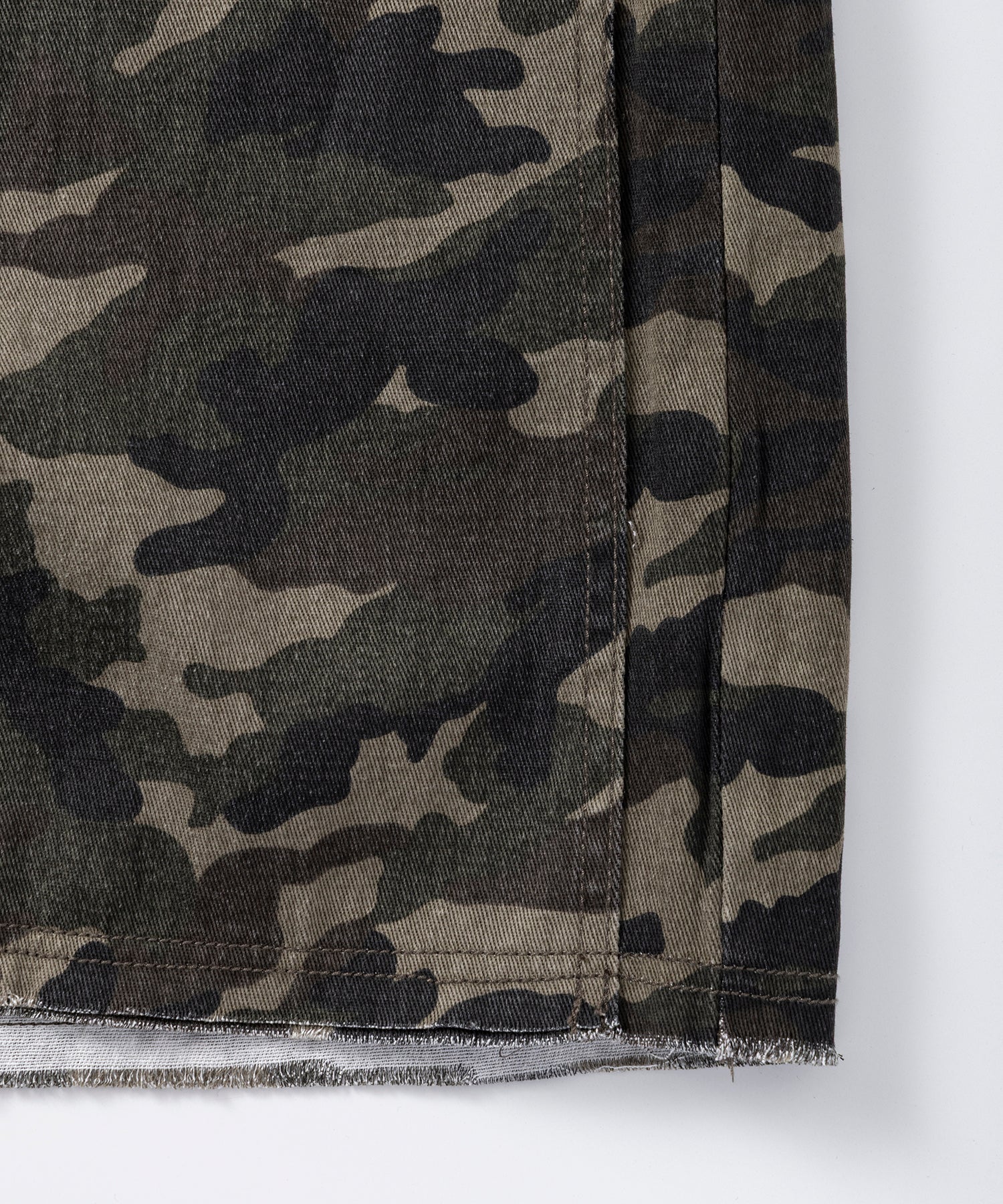 DOUBLE KNEE CURVE SHORTS / ダブルニーカーブショーツ