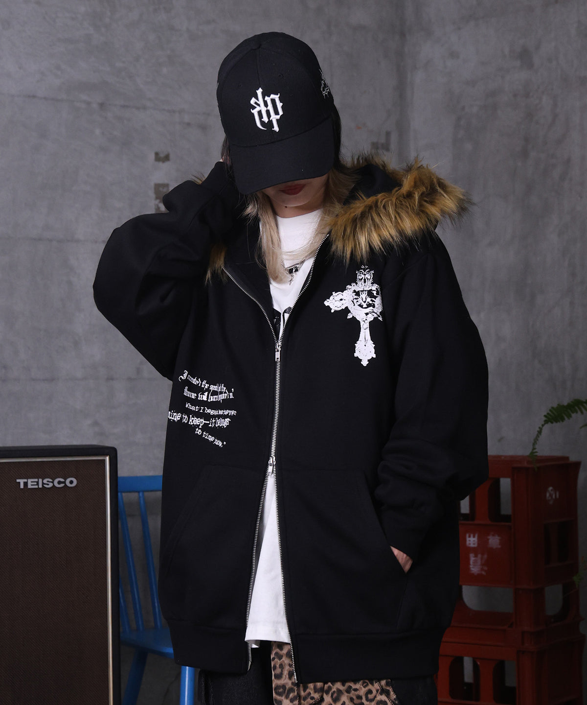 【MAROCORE / マロコア】クロスモチーフ 裏起毛 ファー プリント ジップパーカー