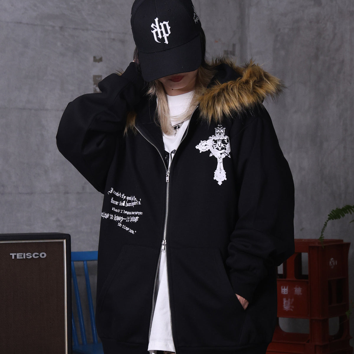 MAROCORE / マロコア】クロスモチーフ 裏起毛 ファー プリント ジップ