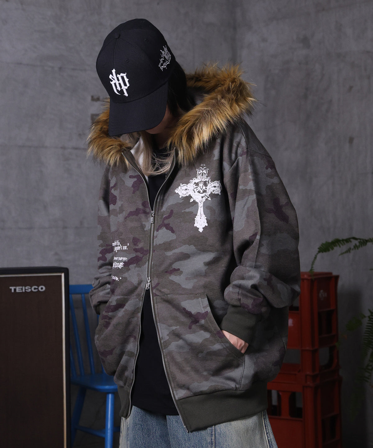 【MAROCORE / マロコア】クロスモチーフ 裏起毛 ファー プリント ジップパーカー