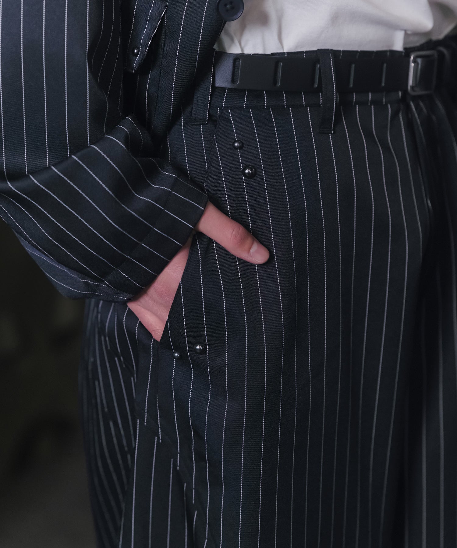 スラックススタッズカーブパンツ