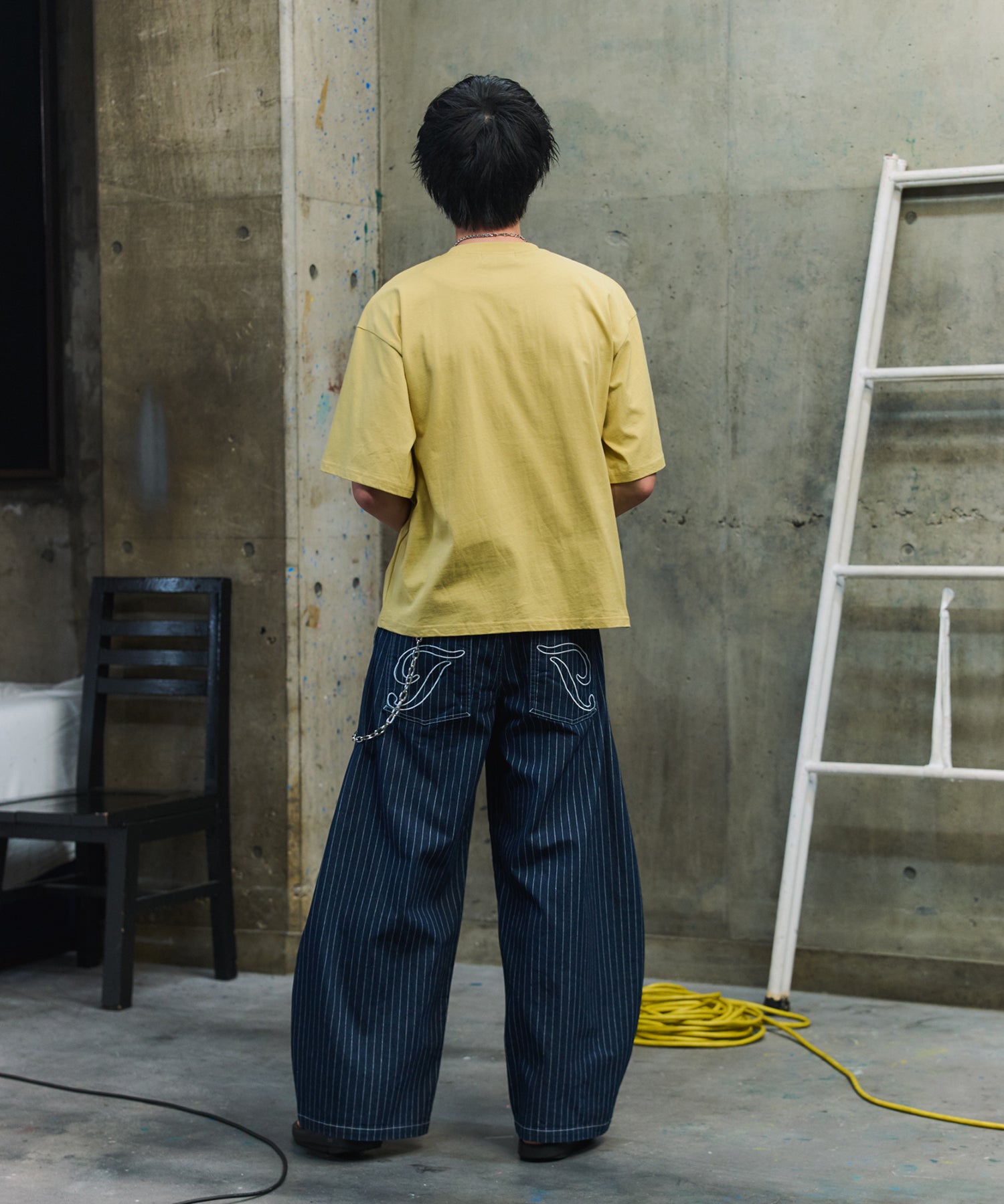 2-TUCK BACK EMBROIDERED STRIPE PANTS / ツータック バック刺繍 ストライプパンツ