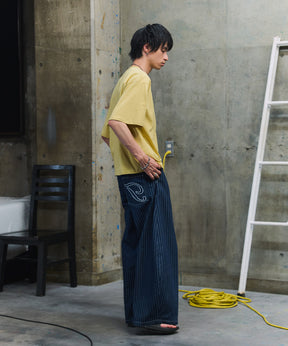 2-TUCK BACK EMBROIDERED STRIPE PANTS / ツータック バック刺繍 ストライプパンツ