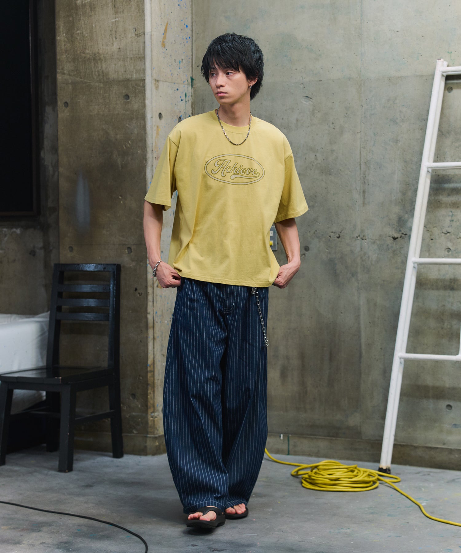 2-TUCK BACK EMBROIDERED STRIPE PANTS / ツータック バック刺繍 ストライプパンツ
