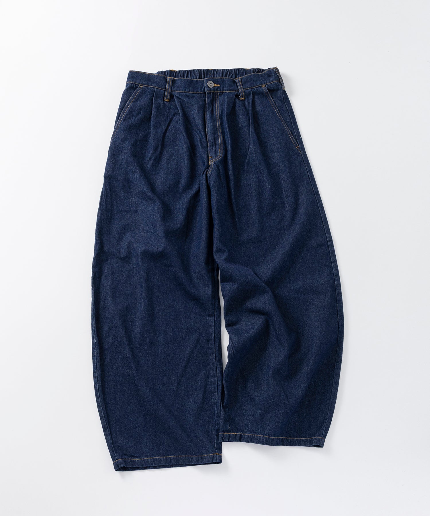 2-TUCK BACK EMBROIDERED DENIM PANTS / ツータック バック刺繍入り デニムパンツ