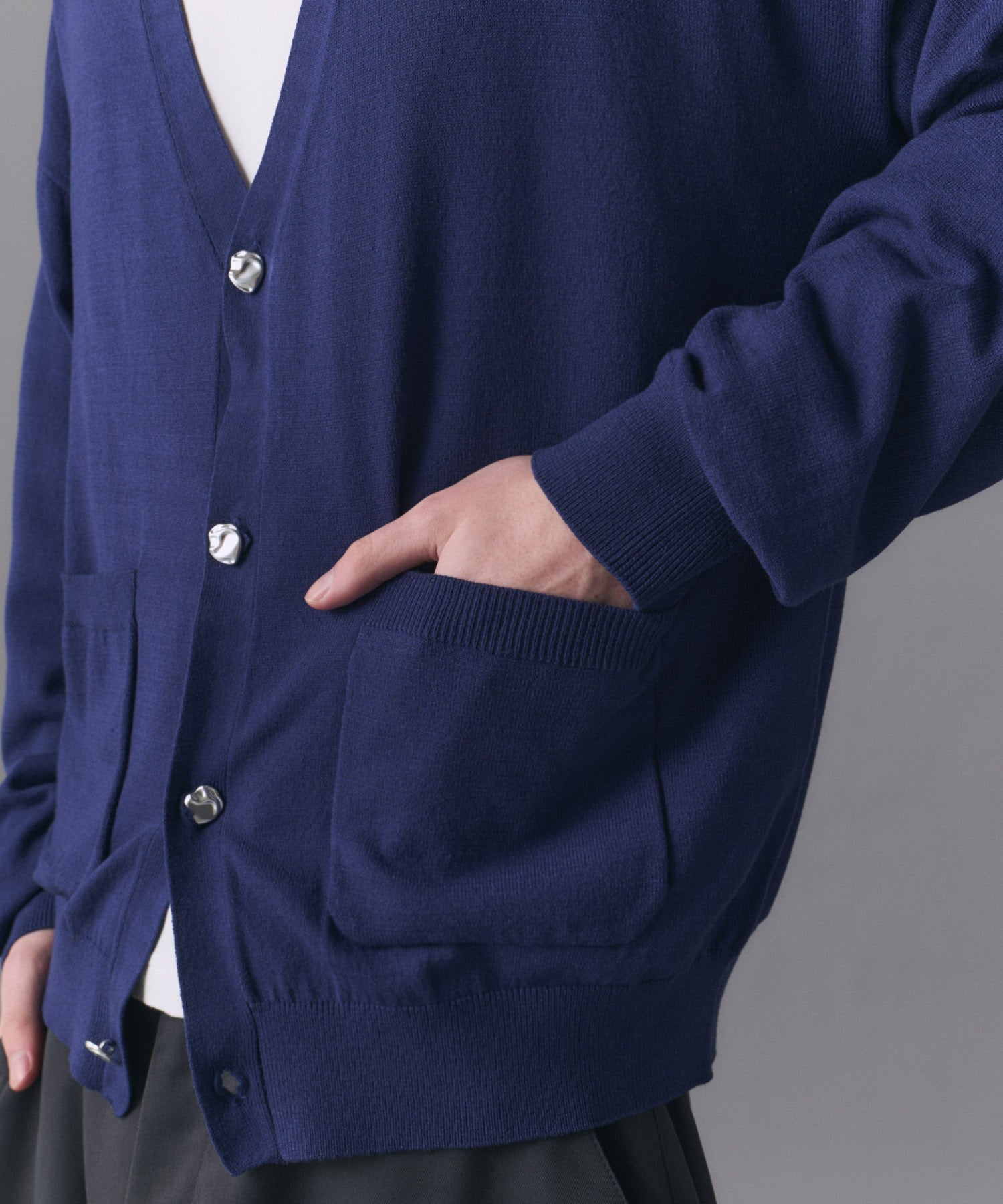 Stone-like Button Cardigan / ストーンライクボタンカーディガン
