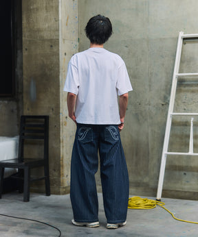 2-TUCK BACK EMBROIDERED STRIPE PANTS / ツータック バック刺繍 ストライプパンツ