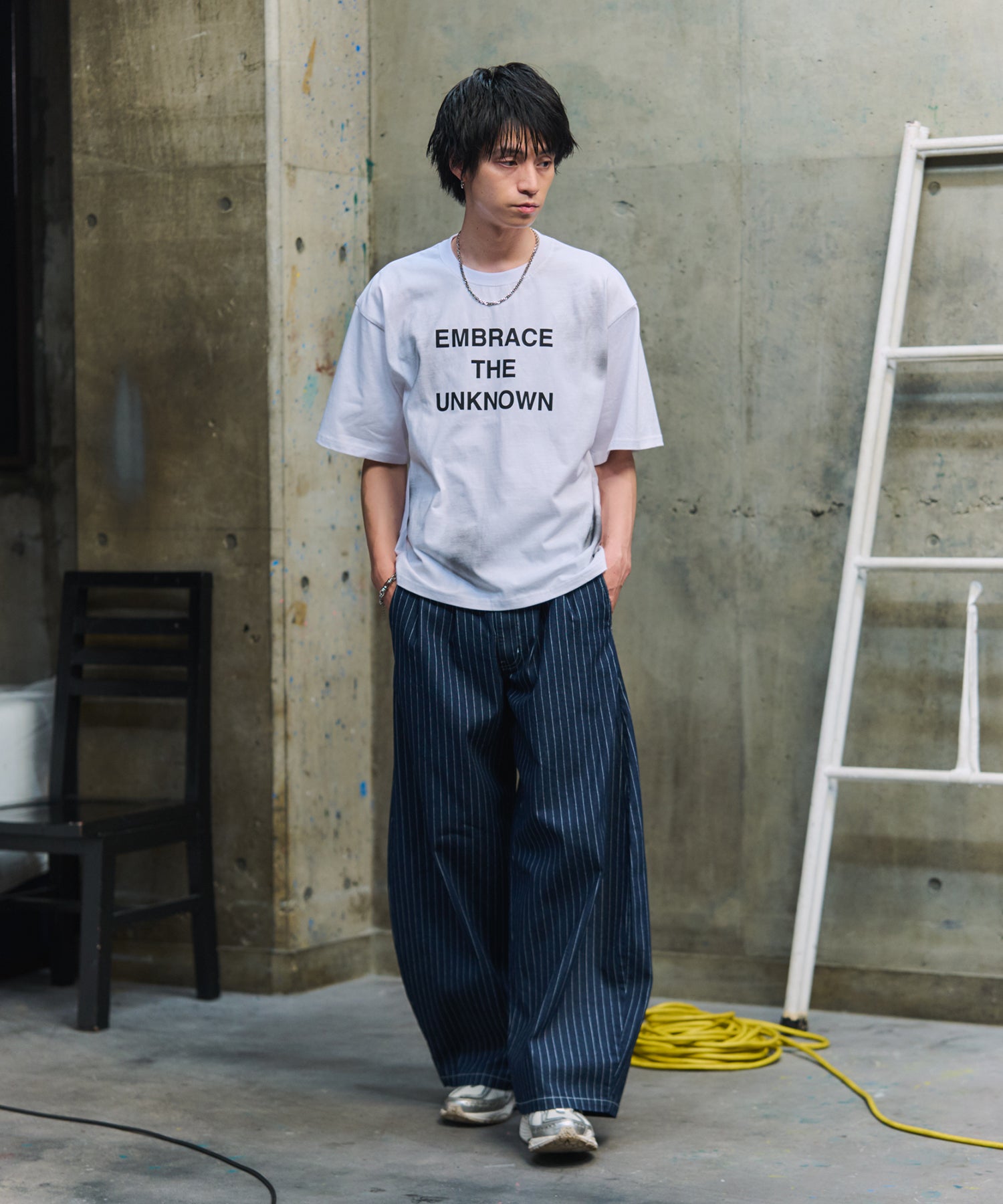 2-TUCK BACK EMBROIDERED STRIPE PANTS / ツータック バック刺繍 ストライプパンツ