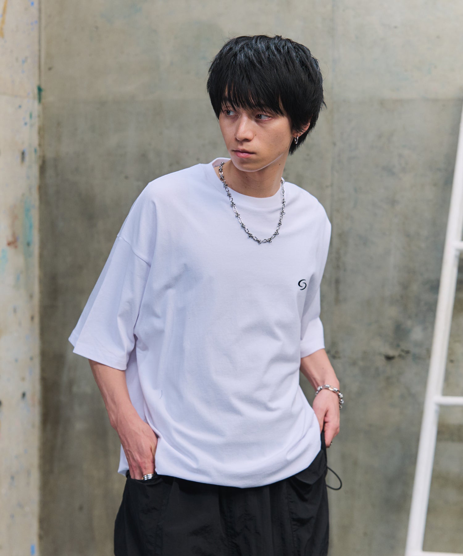 ビッグシルエット ワンポイント刺繍 裾ドローコード Tシャツ