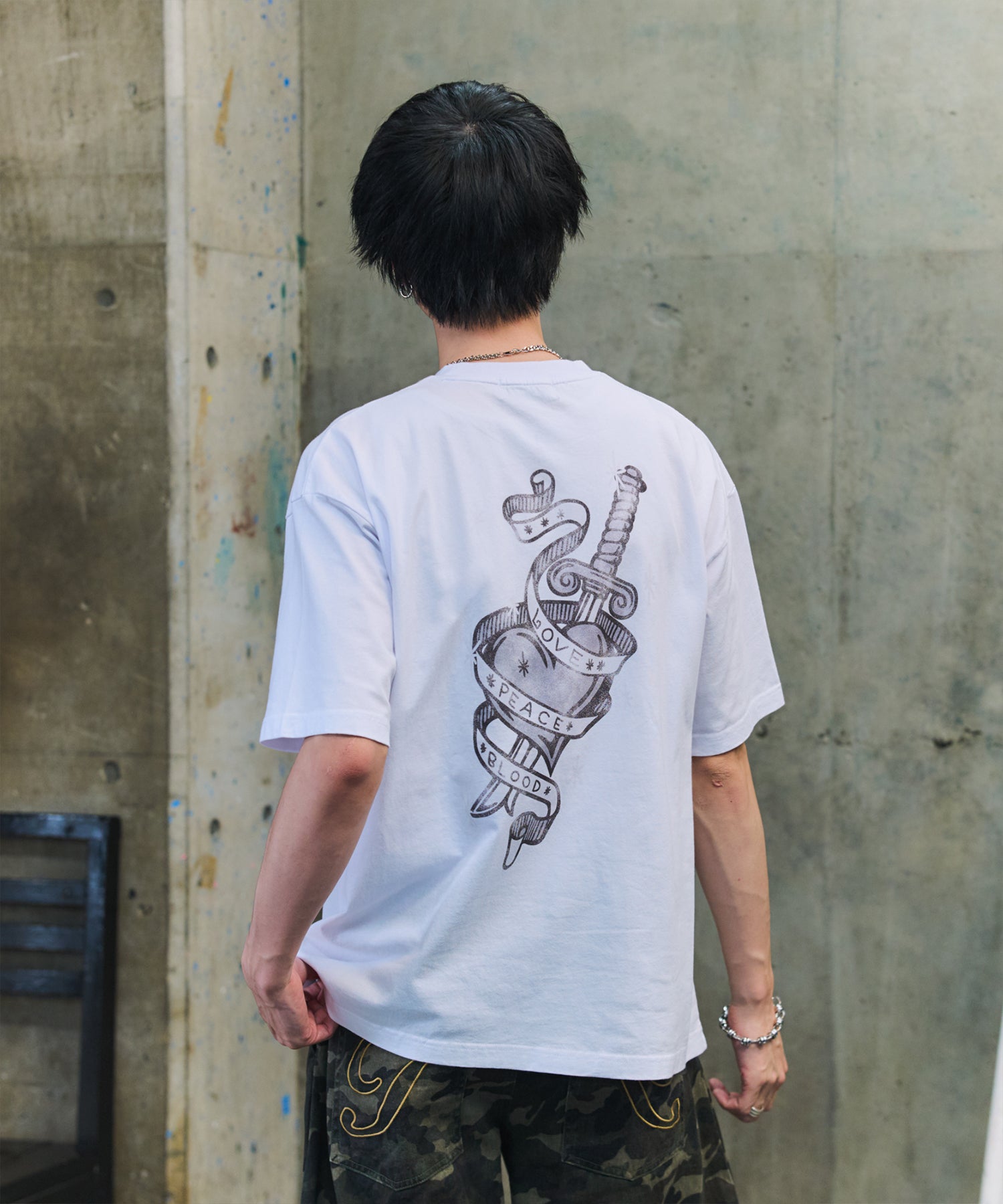 ハードウォッシュ加工 バックプリント ボックスシルエット 半袖Tシャツ