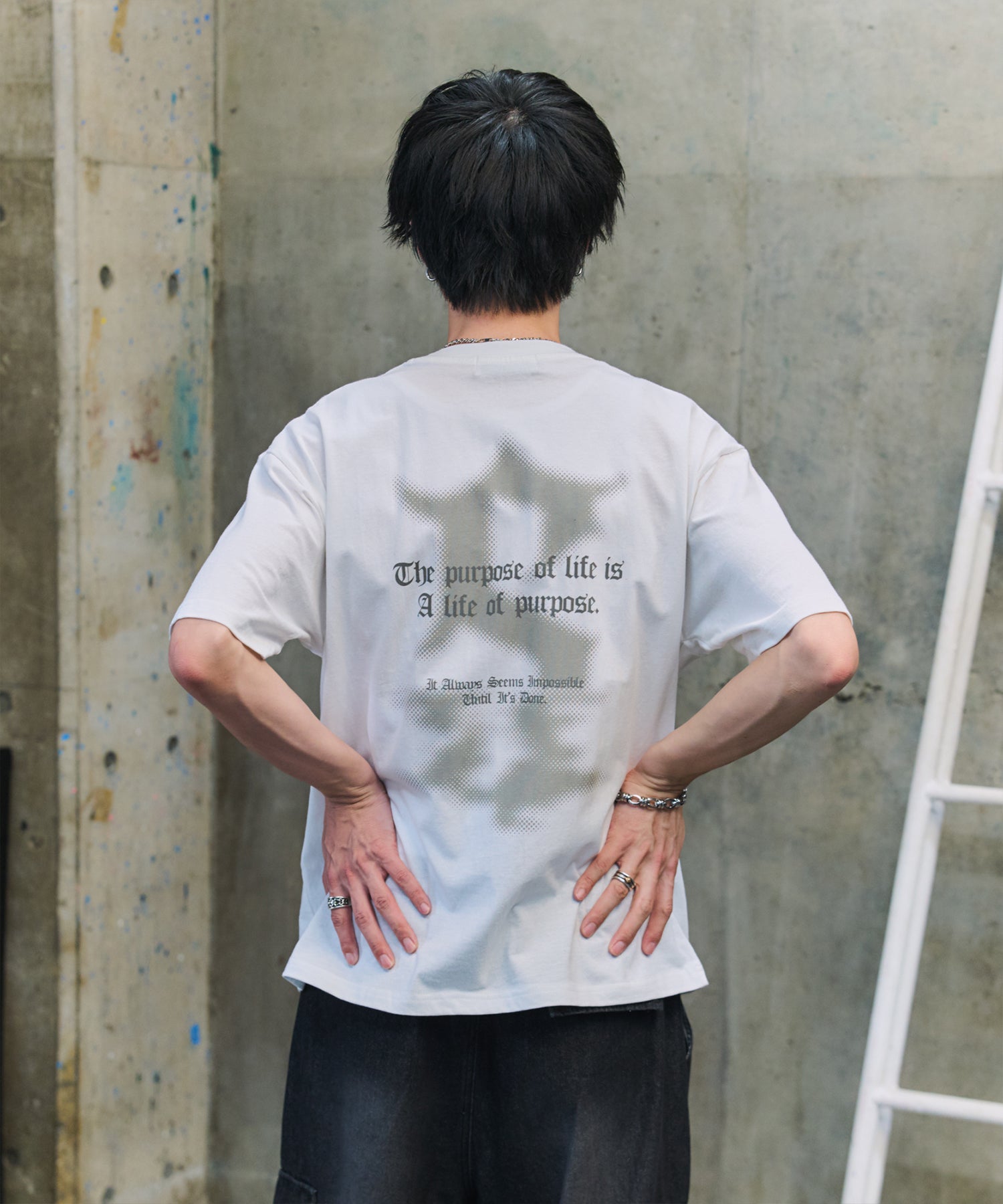 フェードロゴ ボックスシルエット グランジ風 レトロモチーフ バックプリント 半袖Tシャツ